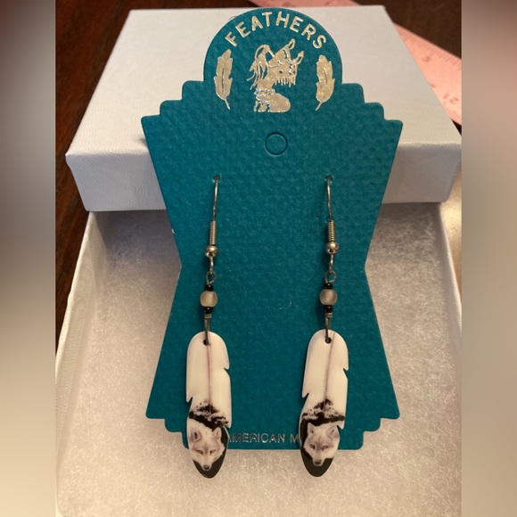 White Wolf handcrafted Earrings - Picture 1 of 8